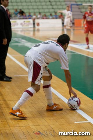 Jos Diego Jara realiza el saque de honor del partido ElPozo Murcia FS- Caja Segovia tras proclamarse Campen del Mundo de Ciclismo Adaptado - 38