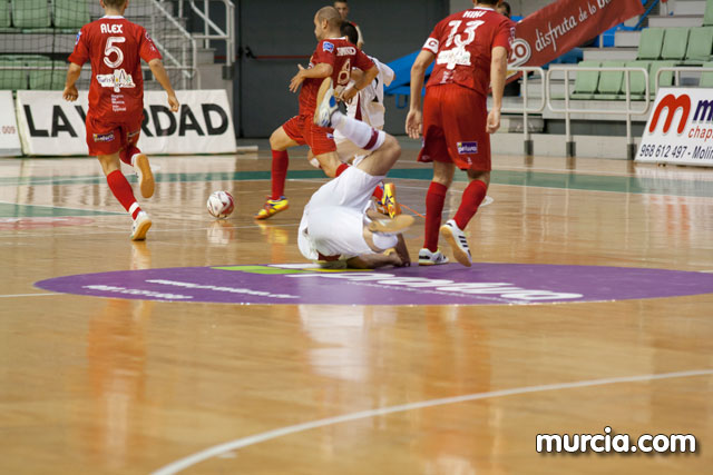 Jos Diego Jara realiza el saque de honor del partido ElPozo Murcia FS- Caja Segovia tras proclamarse Campen del Mundo de Ciclismo Adaptado - 41
