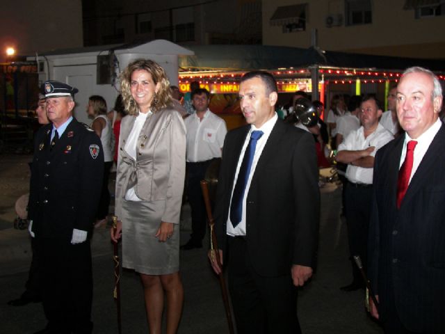 Ni el fuerte viento ni las importantes competiciones deportivas de ayer impidieron que unos 2.000 algaideros acompañaran a su Patrona la Virgen del Rosario - 1, Foto 1