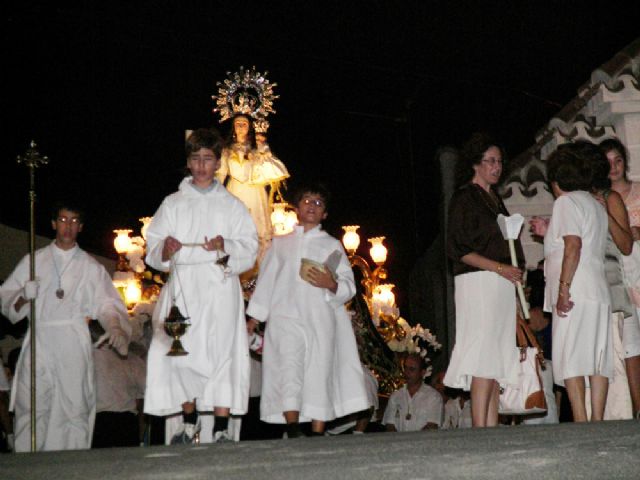 Ni el fuerte viento ni las importantes competiciones deportivas de ayer impidieron que unos 2.000 algaideros acompañaran a su Patrona la Virgen del Rosario - 2, Foto 2