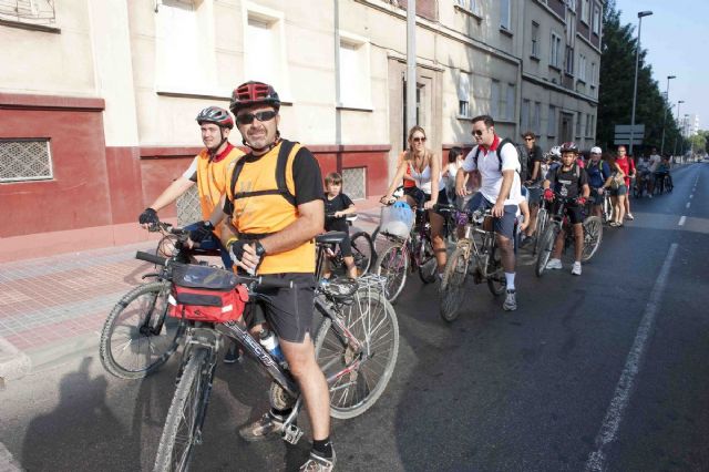 Medio centenar de personas pedalean por la historia de Cartagena - 3, Foto 3