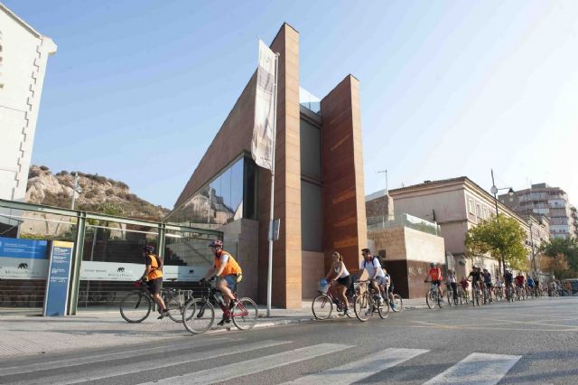 Medio centenar de personas pedalean por la historia de Cartagena - 4, Foto 4
