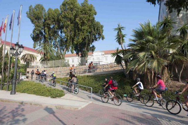 Medio centenar de personas pedalean por la historia de Cartagena - 5, Foto 5