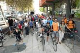 Medio centenar de personas pedalean por la historia de Cartagena