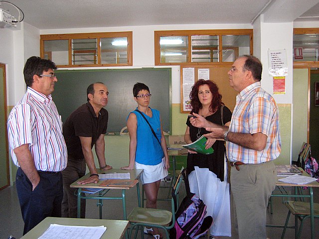 El Grupo Socialista conoce la experiencia del ´Banco de Libros de Texto´ del C.E.I.P. Hellín Lasheras de Javalí Viejo - 1, Foto 1