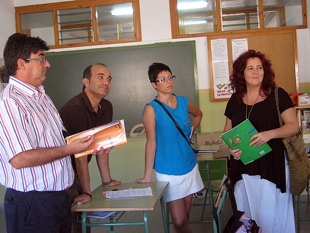 El Grupo Socialista conoce la experiencia del ´Banco de Libros de Texto´ del C.E.I.P. Hellín Lasheras de Javalí Viejo - 2, Foto 2