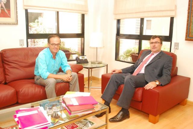 El alcalde se reúne con Ballesta para potenciar el comercio Santomerano - 1, Foto 1