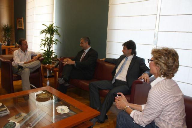 Los representantes de la Iglesia Evangélica Betseida exponen al Alcalde la labor social que desarrollan en el municipio - 1, Foto 1