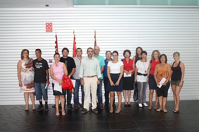 El alcalde de Torre-Pacheco recibe a los 12 trabajadores del Programa de Empleo Público Local - 1, Foto 1