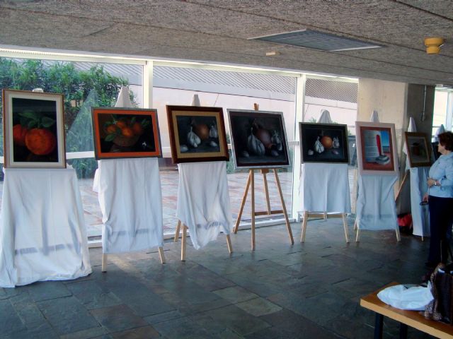 Las alumnas de los talleres de pintura muestran al público diez años de creaciones - 1, Foto 1