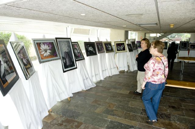 Las alumnas de los talleres de pintura muestran al público diez años de creaciones - 2, Foto 2
