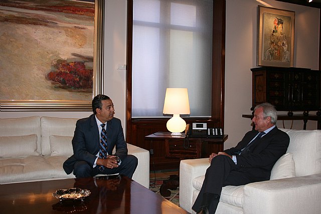 Valcárcel recibe al presidente del Colegio Oficial de Odontólogos y Estomatólogos de la Región de Murcia - 1, Foto 1