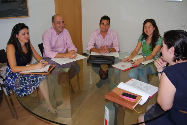 The Mayor and City Council of Productive Sectors meet with the board of the Young Entrepreneurs Association of Guadalentn, Foto 1