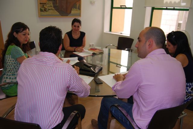 La alcaldesa y la concejal de Sectores Productivos se reúnen con la directiva de la Asociación de Jóvenes Empresarios del Guadalentín, Foto 2
