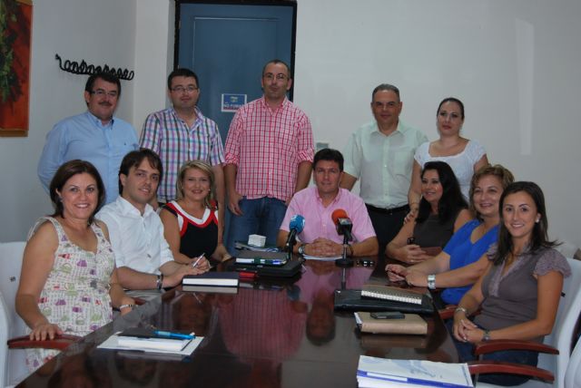 El Equipo de Gobierno al completo presidido por el alcalde, dan cuenta a los vecinos de su gestin durante estos primeros cien das de legislatura, Foto 1