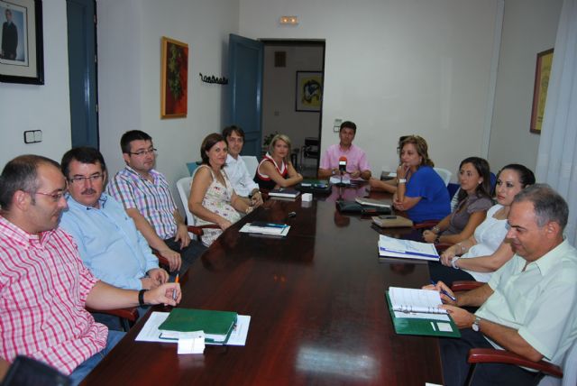 El Equipo de Gobierno al completo presidido por el alcalde, dan cuenta a los vecinos de su gestin durante estos primeros cien das de legislatura, Foto 2