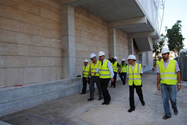 González Tovar visita las obras del pabellón Cagigal que están a punto de finalizar - 2, Foto 2