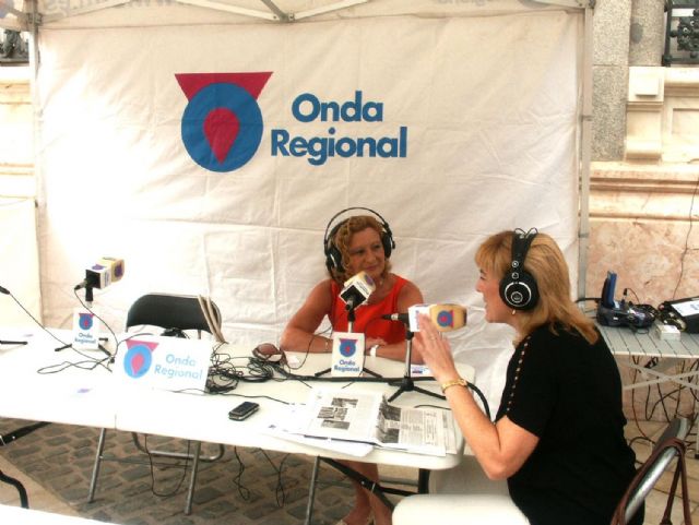 Los medios de comunicación salen a la calle para promocionar las fiestas - 1, Foto 1