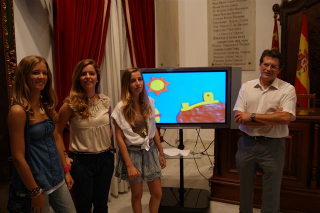 El Alcalde de Lorca recibe a las jóvenes creadoras del corto animado sobre los terremotos que está causando furor en las redes sociales - 1, Foto 1