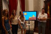 El Alcalde de Lorca recibe a las jóvenes creadoras del corto animado sobre los terremotos que está causando furor en las redes sociales