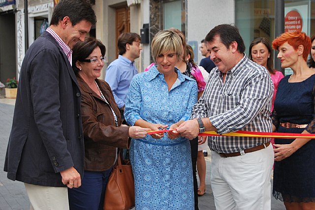 Un total de 40 comerciantes ofrecen productos de primeras marcas con grandes descuentos en la segunda Feria Outlet de Alhama de Murcia - 3, Foto 3