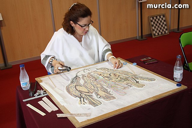 Una curiosa colección de trajes de comunión o figuras de ganchillo hechas al estilo oriental, fueron parte de los atractivos de FERAMUR´11 - 1, Foto 1