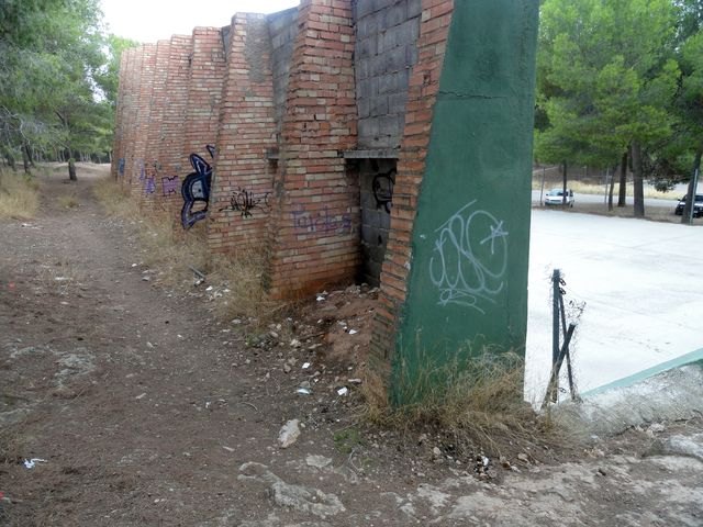 El Grupo Socialista lamenta el estado de abandono de la zona de El Valle Perdido y de las instalaciones deportivas anexas - 1, Foto 1