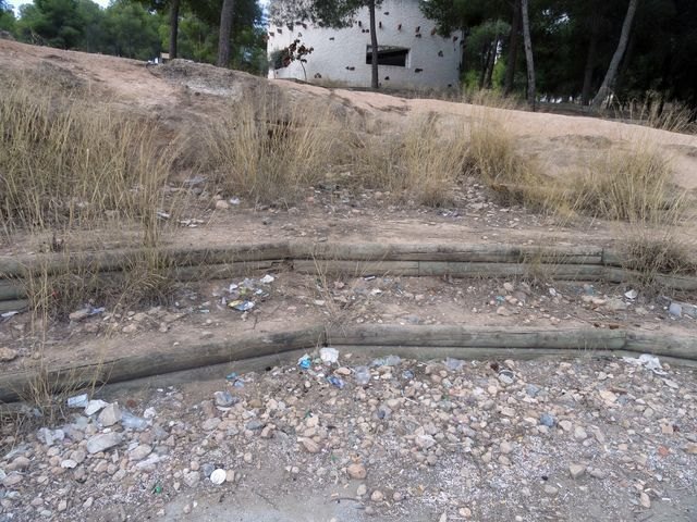 El Grupo Socialista lamenta el estado de abandono de la zona de El Valle Perdido y de las instalaciones deportivas anexas - 2, Foto 2