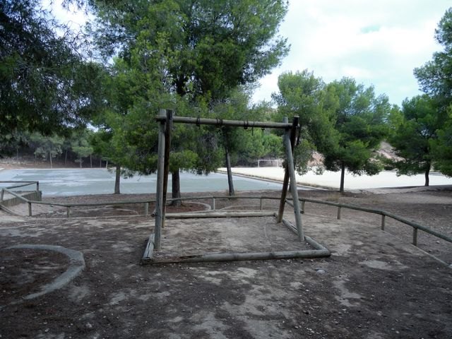 El Grupo Socialista lamenta el estado de abandono de la zona de El Valle Perdido y de las instalaciones deportivas anexas - 5, Foto 5