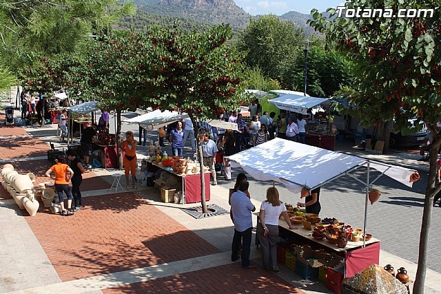 Gran afluencia de público en el Mercadillo Artesano de La Santa - 1, Foto 1