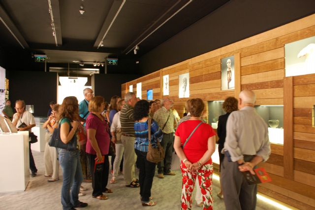 Los alhameños se interesan por la cultura de otros pases, Foto 1