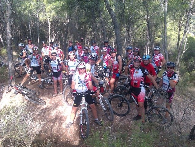 Un total de 25 ciclistas participaron en la ruta en bicicleta de montaña por Sierra Espuña, Foto 1