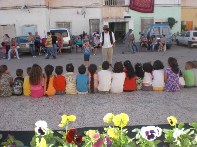 Servicios Sociales crea un taller vecinal para mejorar el entorno de los barrios San Francisco y Torres Blancas - 1, Foto 1