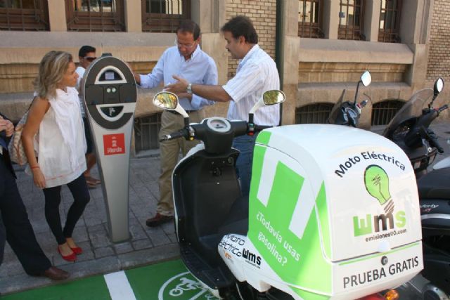 El Ayuntamiento instala dos puntos de recarga de motos y bicicletas eléctricas dentro de su política de movilidad sostenible - 1, Foto 1