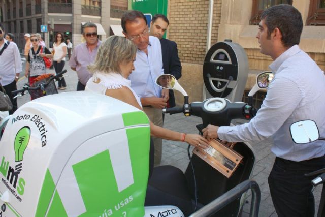 El Ayuntamiento instala dos puntos de recarga de motos y bicicletas eléctricas dentro de su política de movilidad sostenible - 3, Foto 3