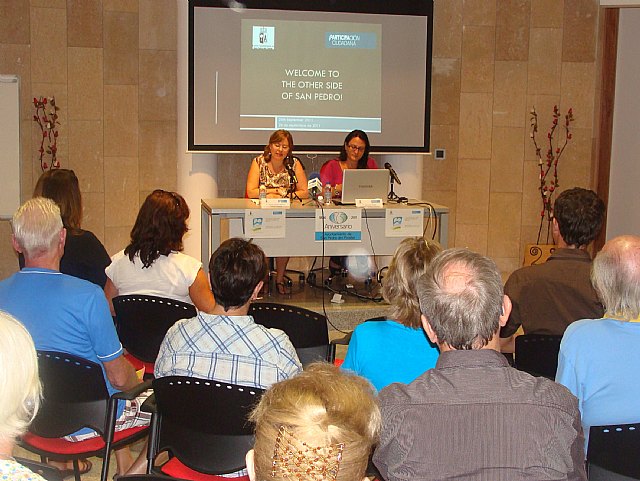 Ingleses y pinatarenses intercambian su visión del municipio en una actividad bilingüe - 1, Foto 1