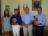 El Ayuntamiento premia a 'guilas Servicios Tursticos' y 'Hotel Puerto Juan Montiel' en el Da Mundial del Turismo