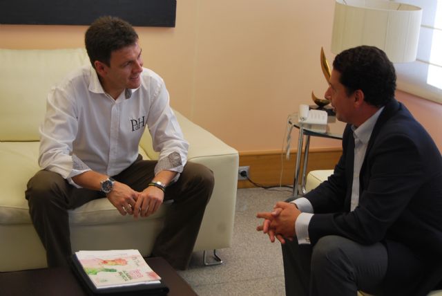 El alcalde de Alhama se rene con el consejero de Obras Pblicas y Ordenacin del Territorio, Foto 1