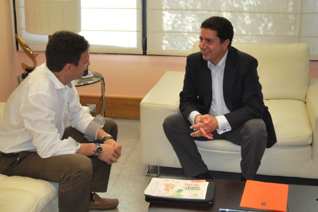 El alcalde de Alhama se rene con el consejero de Obras Pblicas y Ordenacin del Territorio, Foto 2