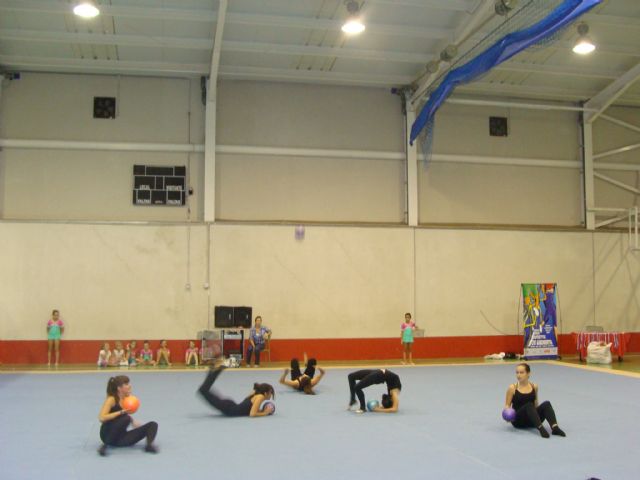 24 gimnastas participan en la exhibición de Gimnasia Rítmica de las olimpiadas lorquinas - 1, Foto 1