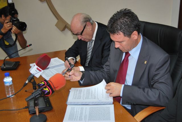 El alcalde de Alhama firma el convenio con Samper para la construcción del Parque Temático Paramount - 1, Foto 1