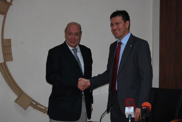 El alcalde de Alhama firma el convenio con Samper para la construcción del Parque Temático Paramount - 2, Foto 2