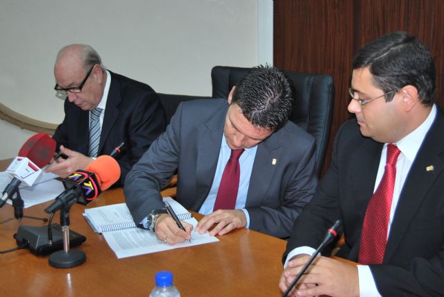 El alcalde de Alhama firma el convenio con Samper para la construcción del Parque Temático Paramount - 3, Foto 3