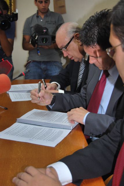 El alcalde de Alhama firma el convenio con Samper para la construcción del Parque Temático Paramount - 4, Foto 4