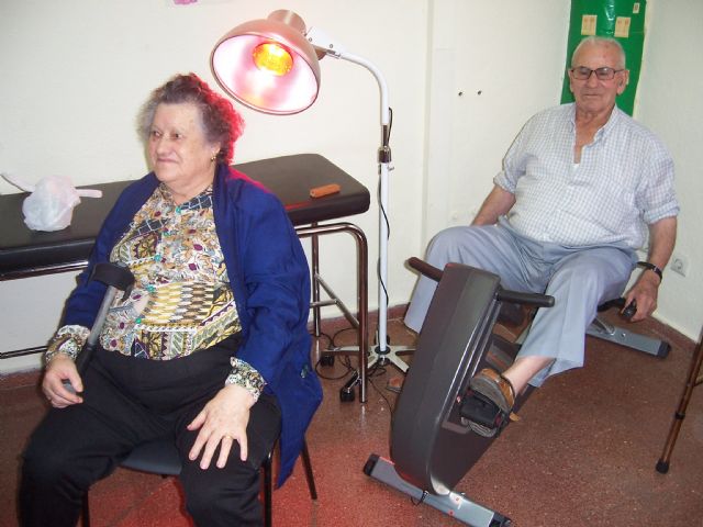 El director general de Personas Mayores junto con la alcaldesa de Totana y la concejal de Atención Social visitan los tres centros en los que se ofrece atención especializada a los mayores, Foto 2