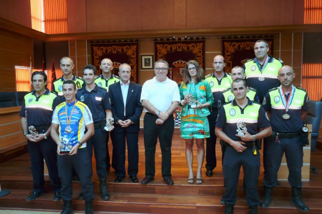 El Alcalde de Molina de Segura recibe a varios policías locales que han conseguido medalla en las Olimpiadas de Policías y Bomberos y en el Campeonato de España MTB de Policías Locales - 1, Foto 1