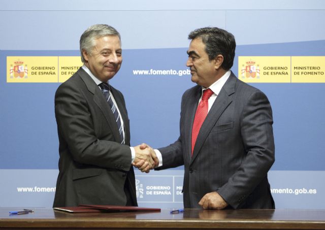 José Blanco firma un convenio con el alcalde de Calasparra, Jesús Navarro,  para la rehabilitación del Castillo de San Juan - 1, Foto 1
