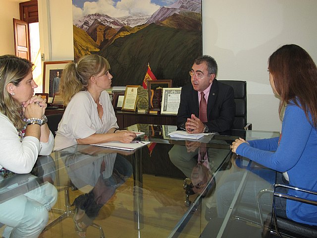 El consejero Manuel Campos se reúne con la Asociación AVIDA - 1, Foto 1