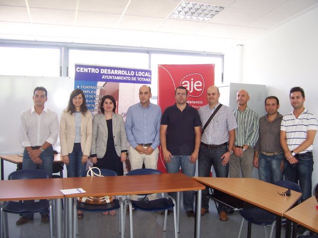 El ayuntamiento y Aje Guadalentín pondrán en marcha un plan local para promover nuevas actividades dirigidas a empresarios y nuevos emprendedores, Foto 1