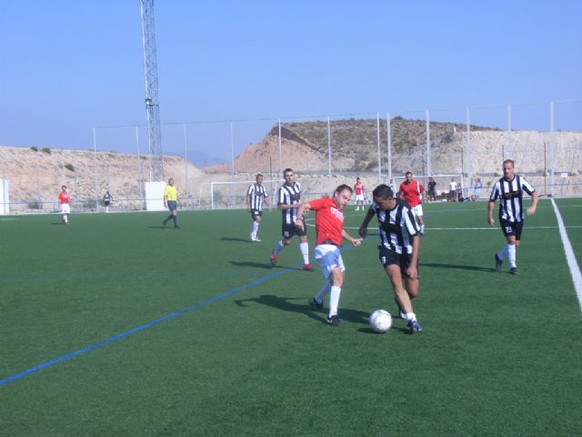 La concejalía de Deportes ha puesto en marcha la Liga de Fútbol Aficionado Juega Limpio 2011-2012, Foto 3